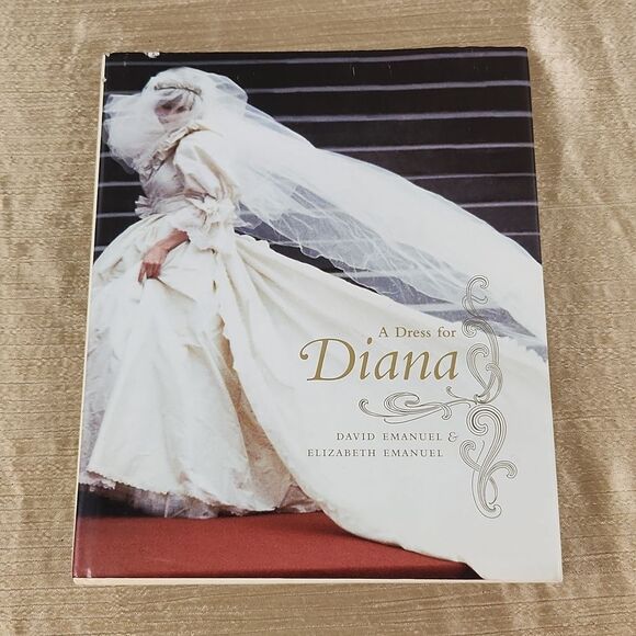 A Dress for Diana by Emanuel 1st Edition 2006 Hardback Book - Picture 1 of 11